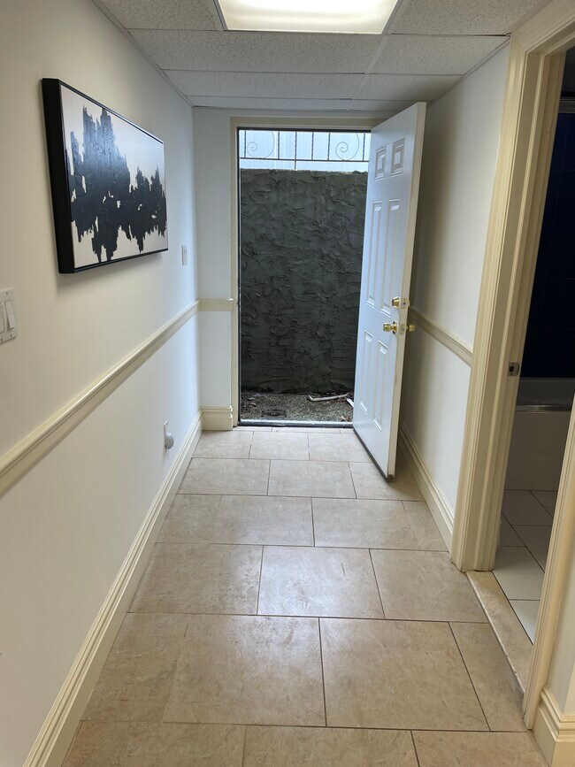 Building Photo - 1 Tredwell Ct