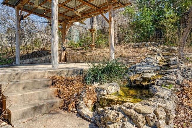 Building Photo - 2404 Barton Skyway