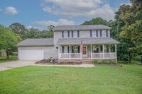 Building Photo - Charming 3 Bedroom, 2,5 Bath home with hug...
