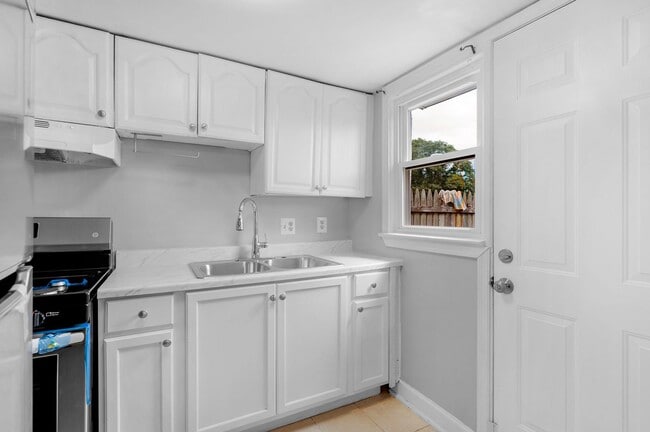 Building Photo - COMING SOON - 2 Bedroom Rental in Temple Hills