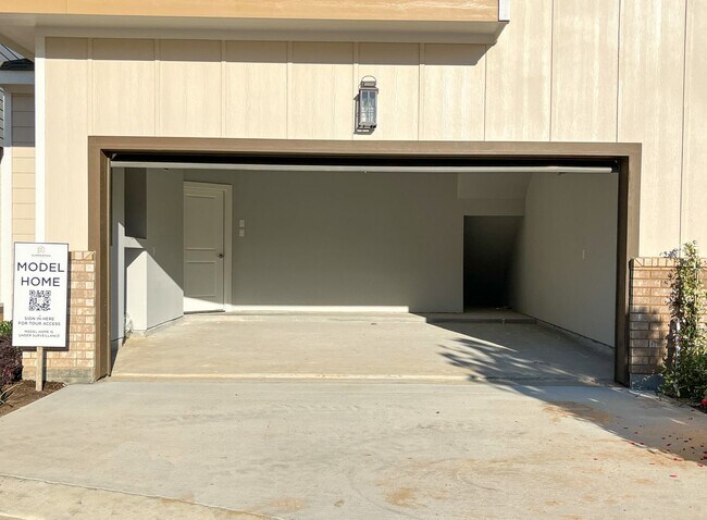 Building Photo - Retreat 3Beds | 2.5Baths