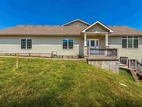 Building Photo - Large and Spacious Duplex Available