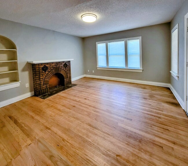 Building Photo - 11th St