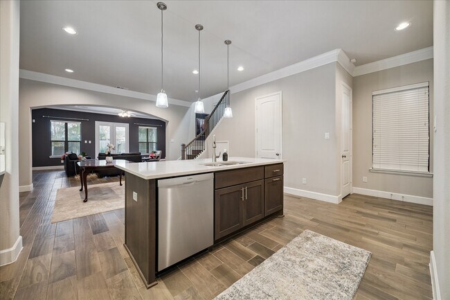 Building Photo - 1725 W 23rd St