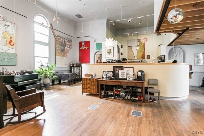 Building Photo - 304 E Genesee St