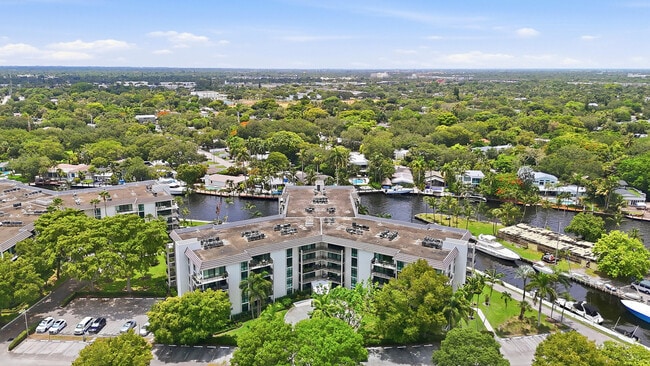 Building Photo - 1301 River Reach Dr