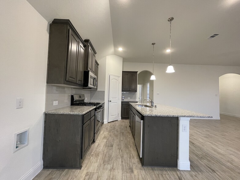 Kitchen - 3016 Bobcat Dr