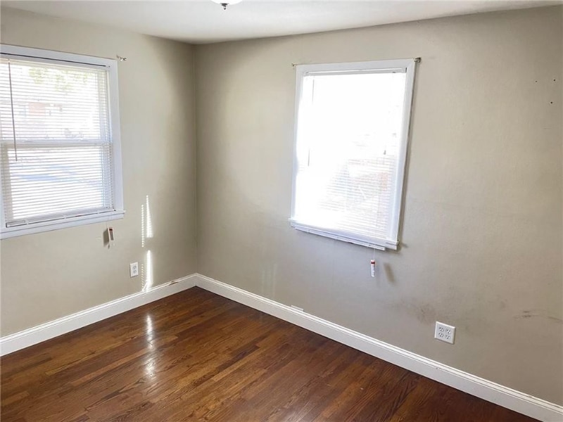 Bed 1 - 2617 E 6th St