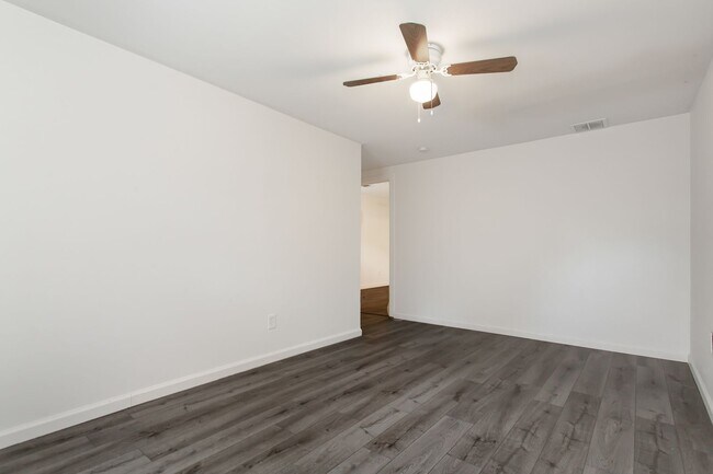 Building Photo - 2351 Longhorn St