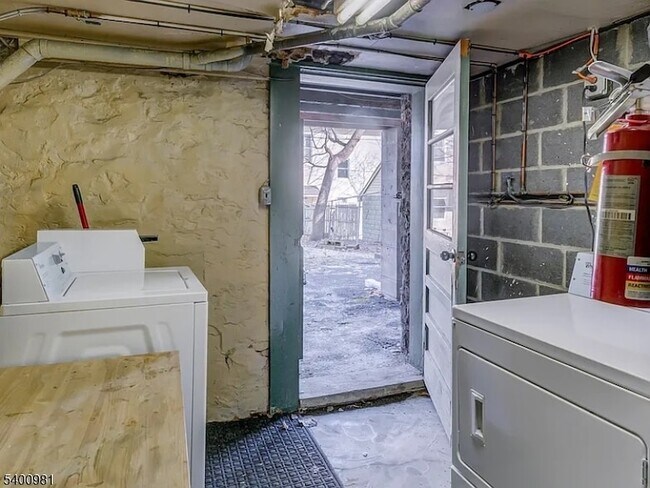 Building Photo - 502 Washington Ave