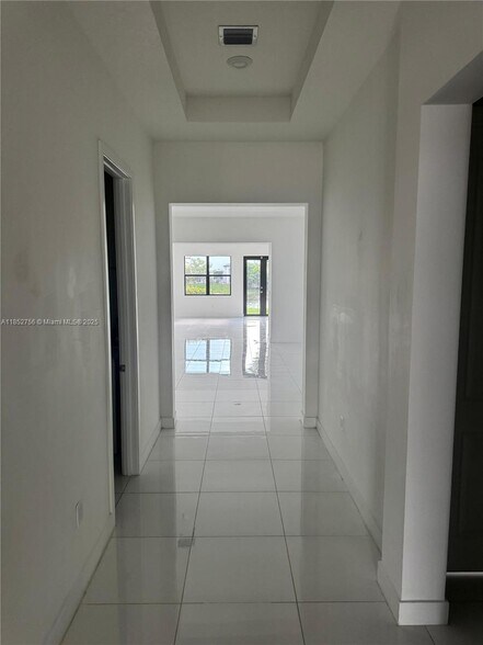 Building Photo - 4398 SW 173rd Ave