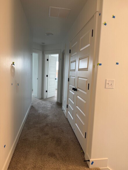 Building Photo - 4387 Templar Dr
