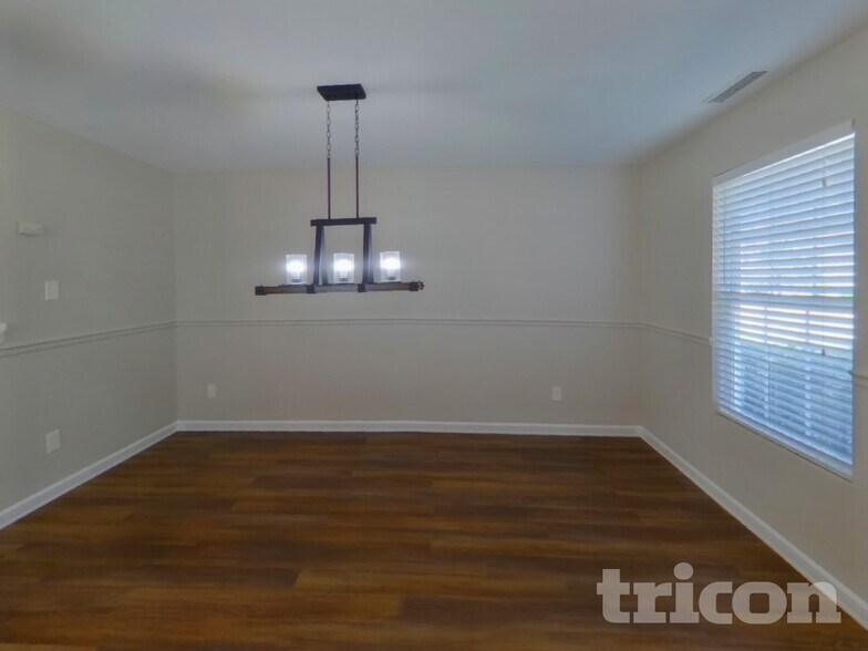 Building Photo - 394 Morning Dew Dr