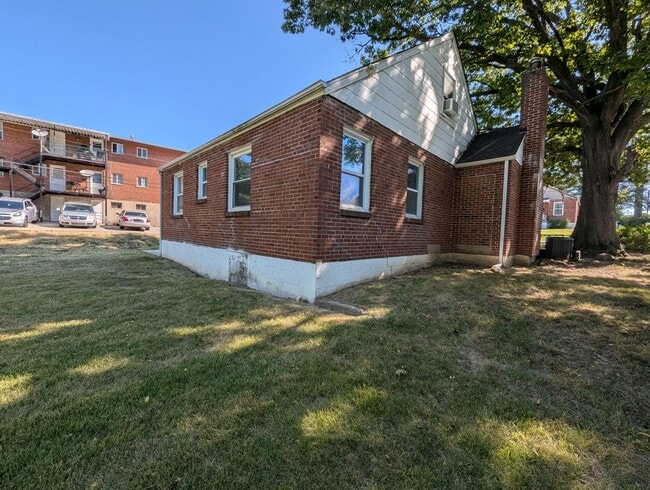 Building Photo - Pretty on Penfield - 3 Bedroom, 1 Bath Cha...