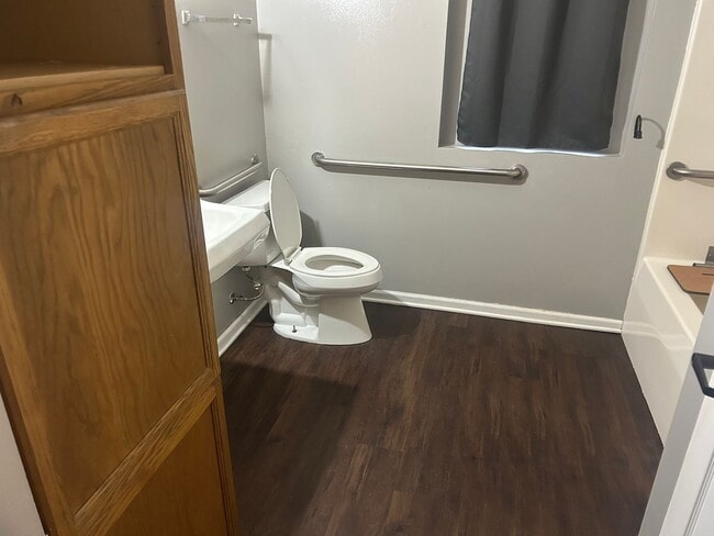 Building Photo - 4 Bedroom House