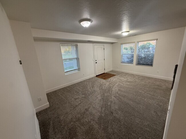 Building Photo - 1427 S Paddock Dr