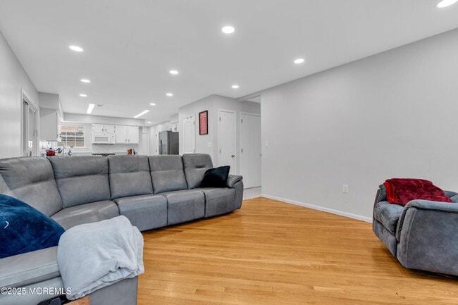 Building Photo - 210 Wingate Ct
