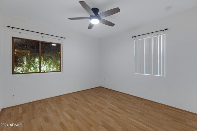 Building Photo - 335 E Solana Dr
