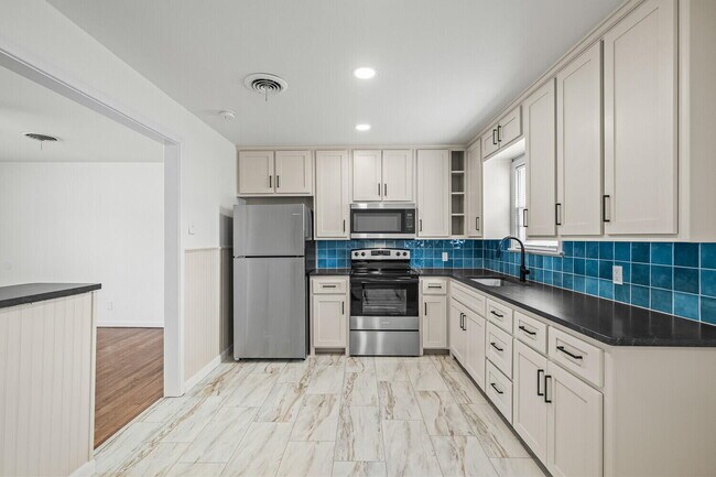 Building Photo - 4823 9th St