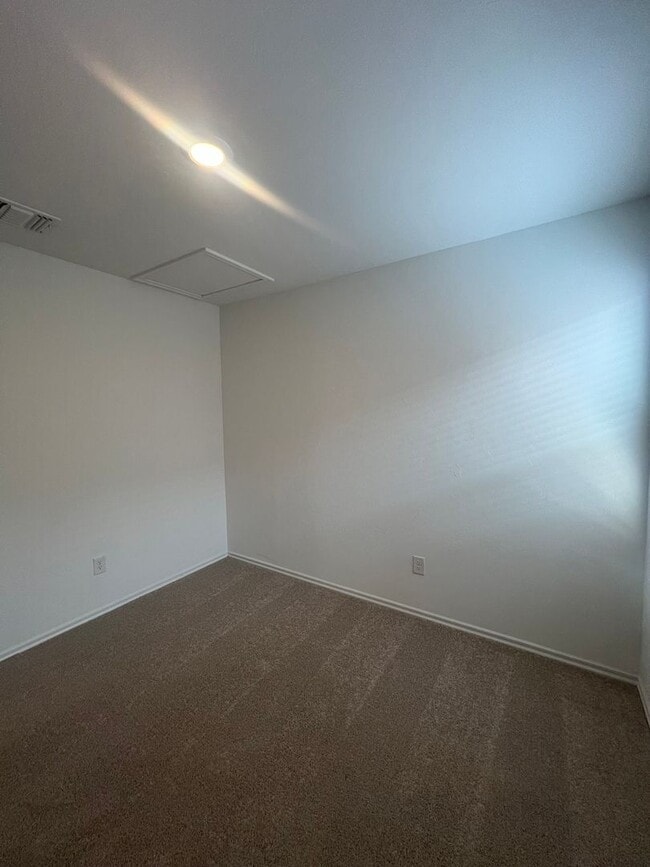 Building Photo - REDUCED RENT!!! Available Now! 4-Bedroom, 3-bath home in OKC!