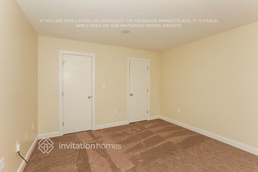 Building Photo - 3915 Lake Park Rd