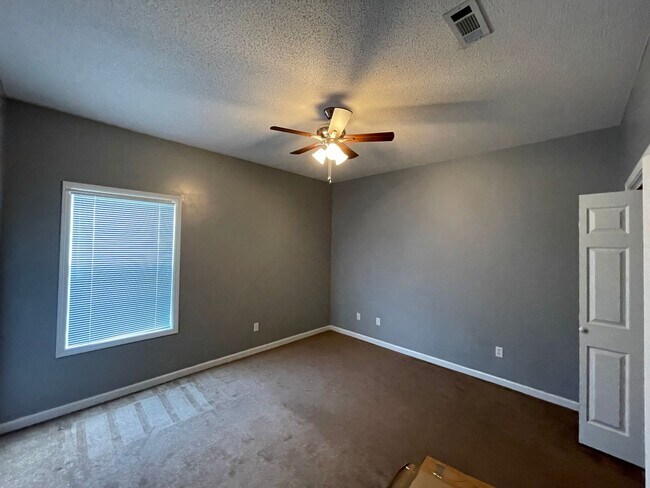 Building Photo - Wakefield Subdivision! One Story....