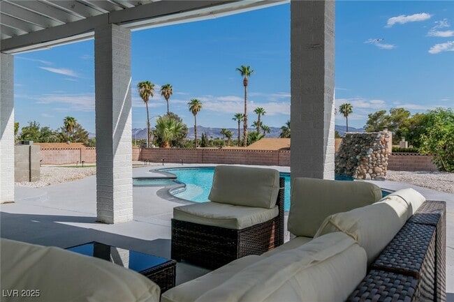 Building Photo - 3485 Shamrock Ave