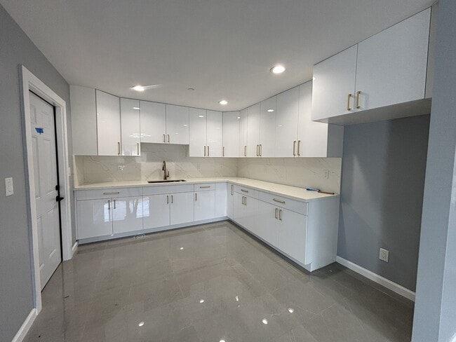 Building Photo - 4030 Hoku Ave