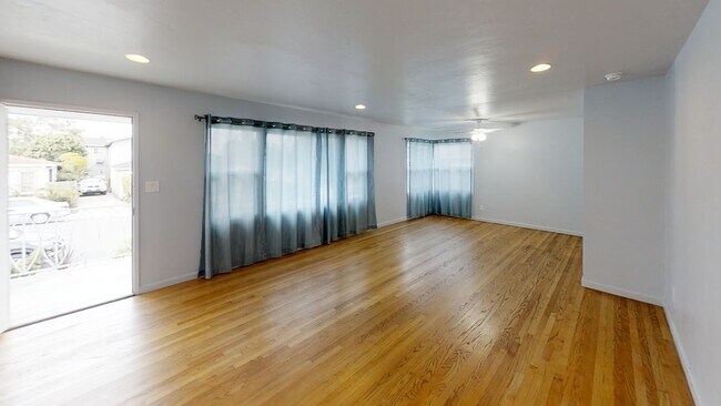 Building Photo - 6118 Pembroke Dr