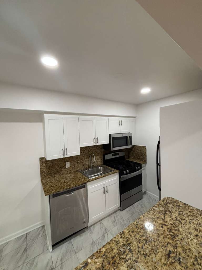 Building Photo - 795 84th St