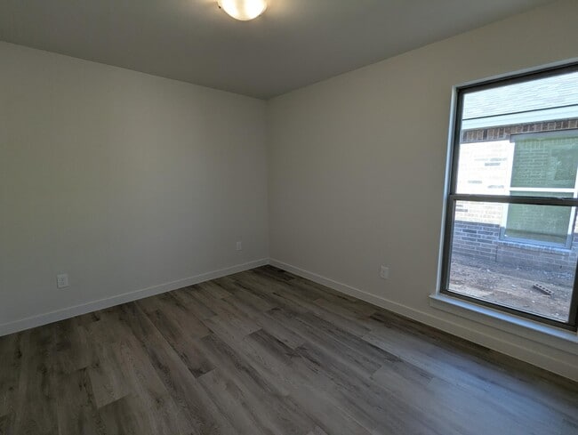 Building Photo - 2008 Cottonwood Ave