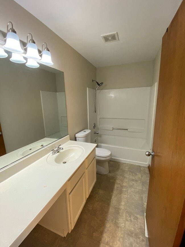 Building Photo - 610 Springbrook Trail N