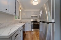 Building Photo - Heenan 2918-2920