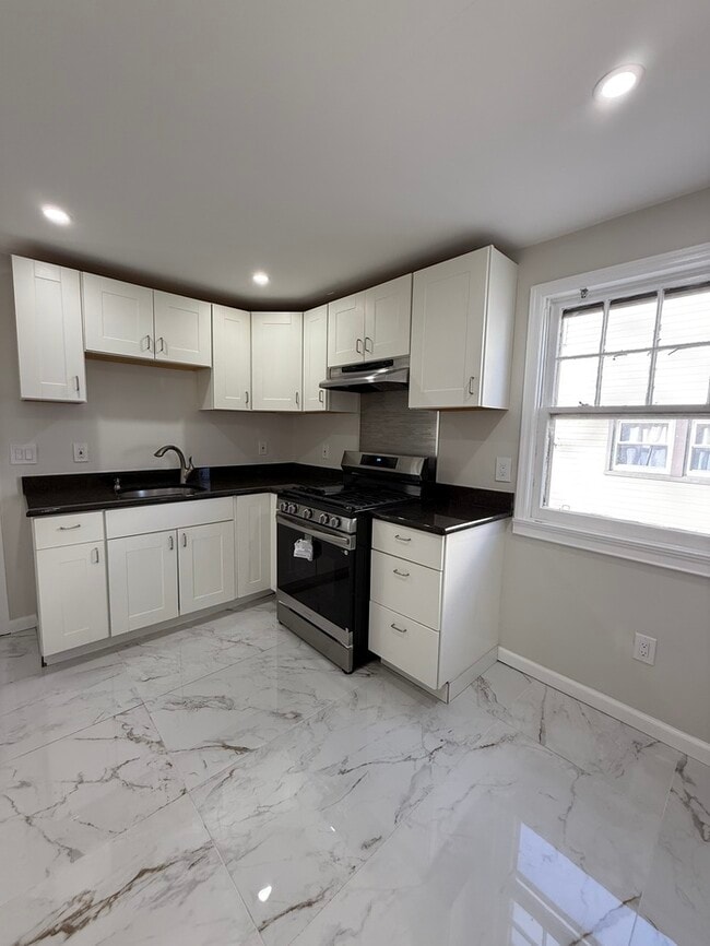 Building Photo - 520 Purce St