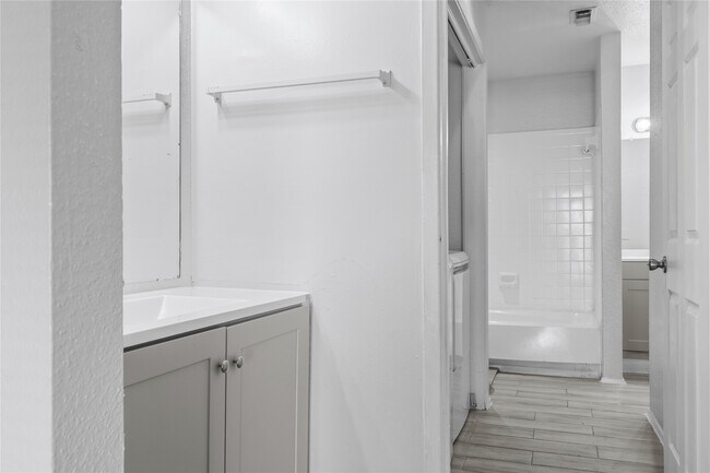 Building Photo - 8703 Victorian Village Dr