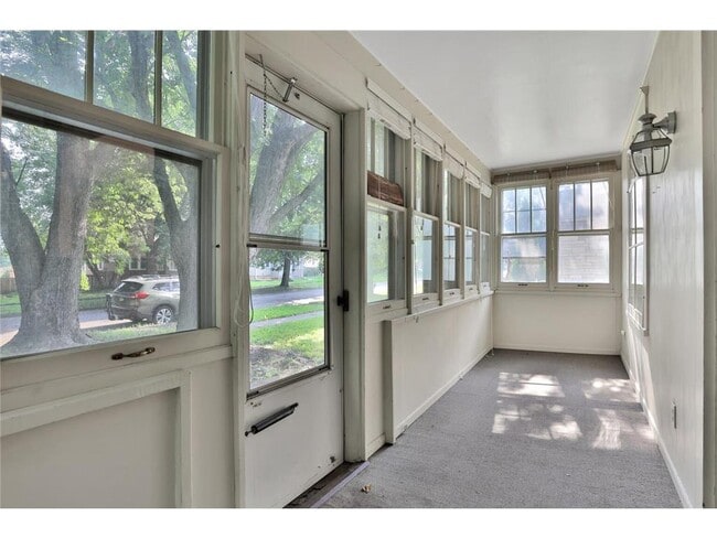 Building Photo - 2122 Temple Ct