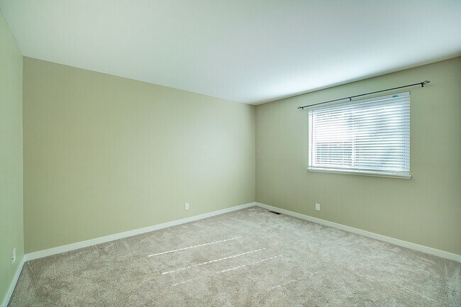 Building Photo - 3bd/2.25ba Sammamish Home