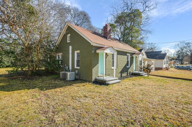 Building Photo - 373 Spring St SW