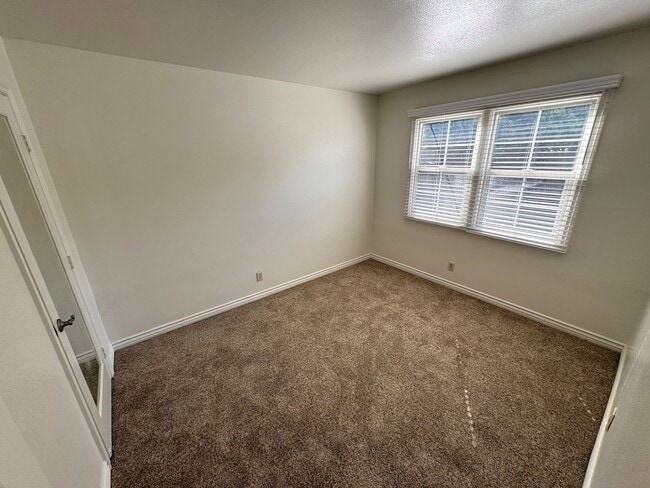 Building Photo - Central Ventura Home with Large Yard!
