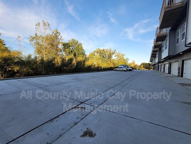 Building Photo - 310 Negri Ct