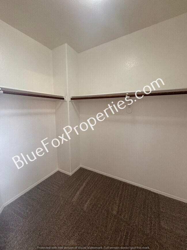 Building Photo - 231 N Ashbury Ln