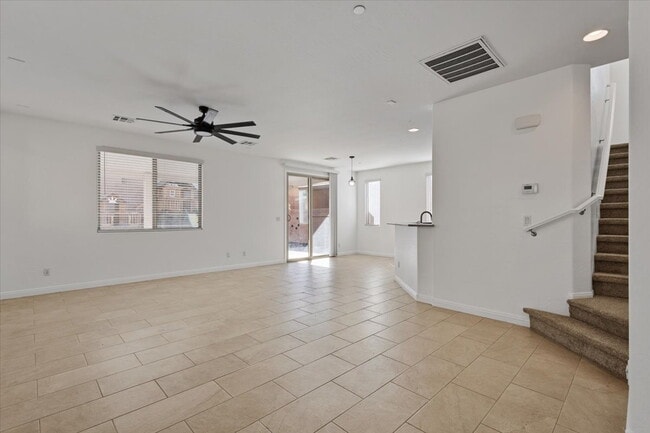 Building Photo - Gorgeous 4BR/2.5BA/2GA Two-Story Gem in Ga...