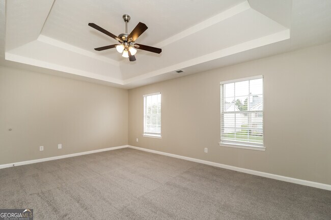 Building Photo - 2560 S Hills