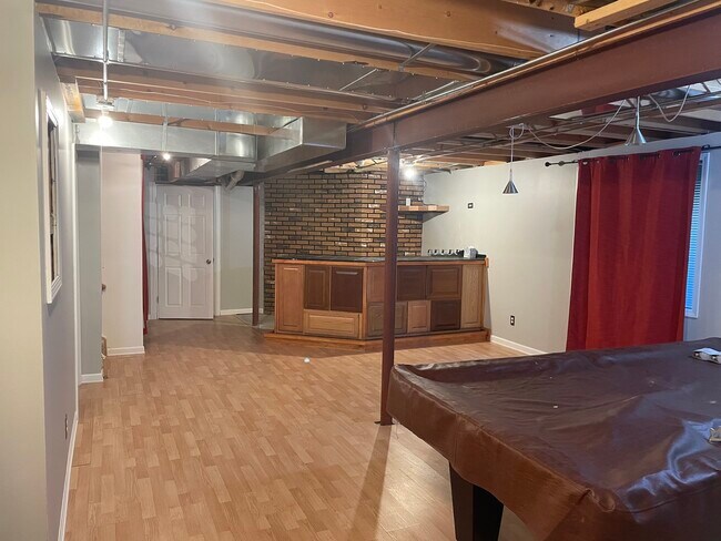 Building Photo - 527 Frieh Dr