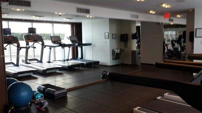 Building Photo - 325 S Biscayne Blvd