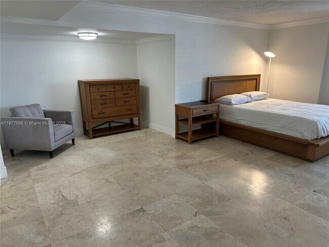 Building Photo - 6039 Collins Ave