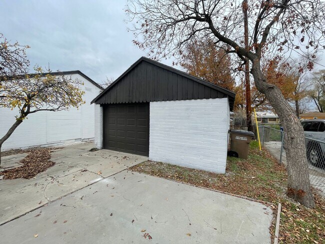 Building Photo - Charming 3 Bed/1 Bath Home!
