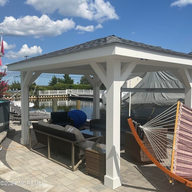 Building Photo - 45 E Pampano Dr