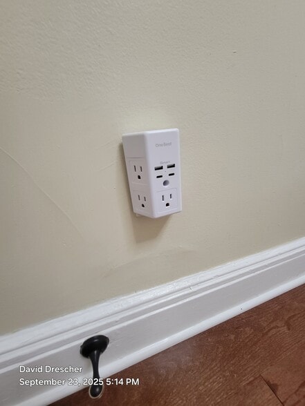 10 outlets and 4 USB per room - 28 Willowdale Ave