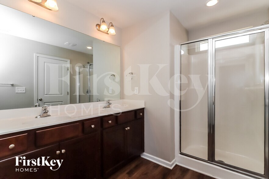 Building Photo - 10723 Rivergate Dr NW